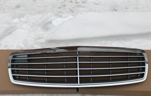 Решетка радиатора Mercedes-Benz W211 новая