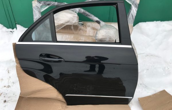 Задняя правая дверь Mercedes-Benz W212